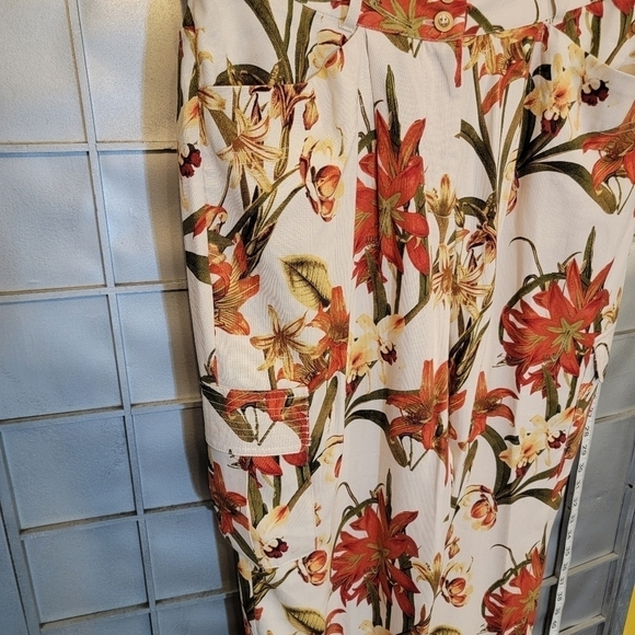 Chico's size 1 (8-10) ankle cream color with floral pants. Has matching belt. - Picture 13 of 15